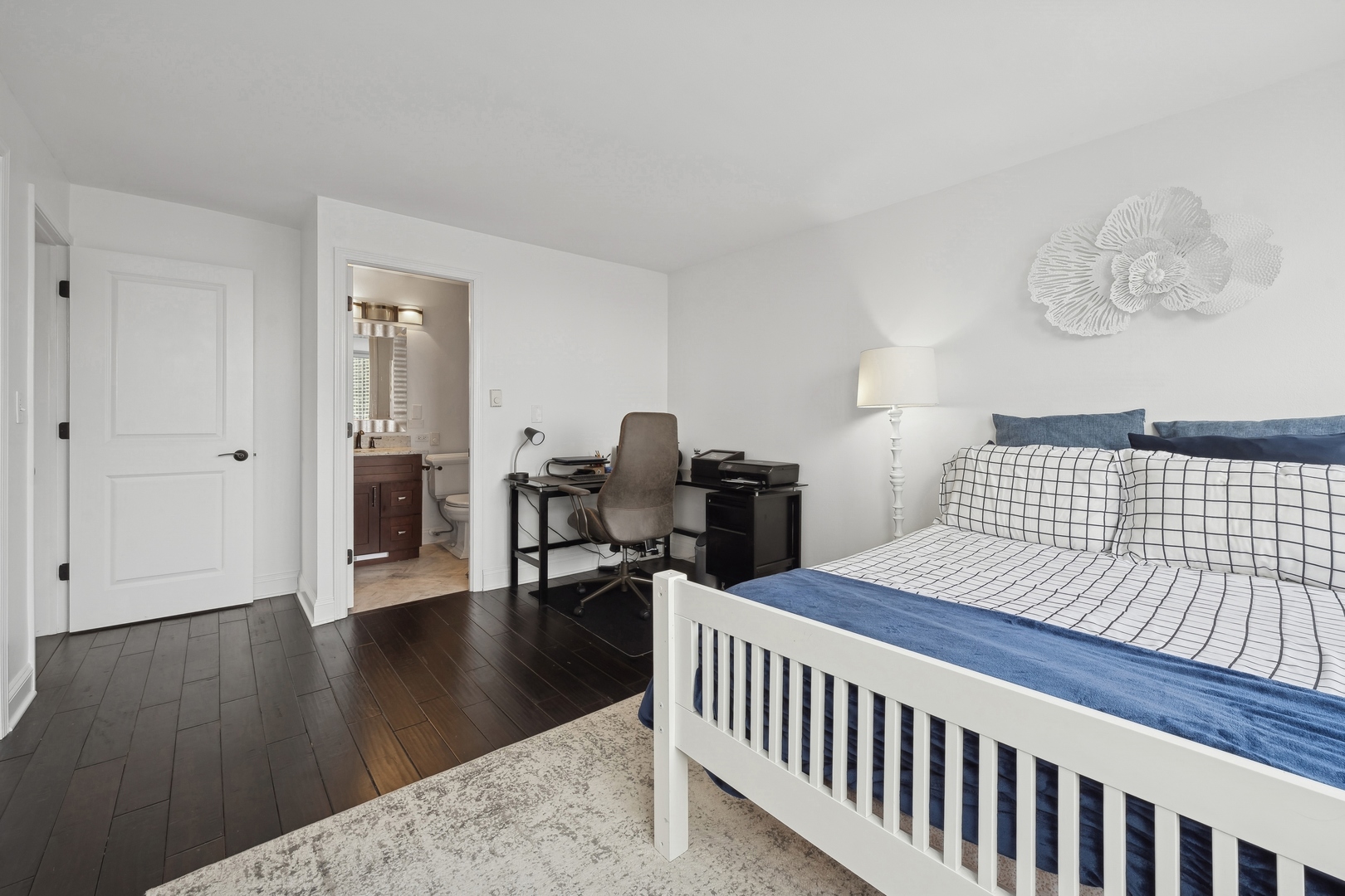 2700 N Hampden Court Unit: 17C