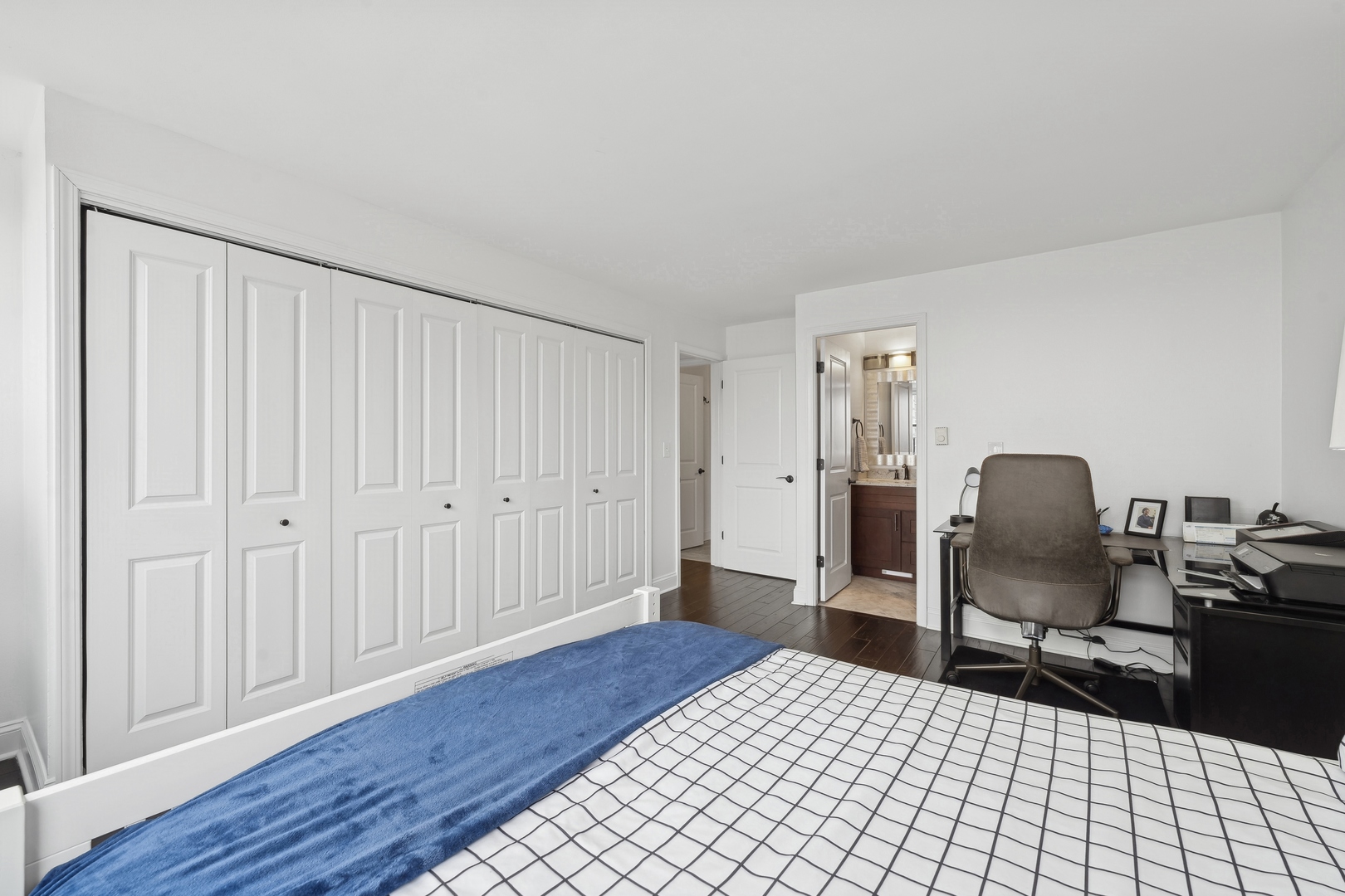 2700 N Hampden Court Unit: 17C