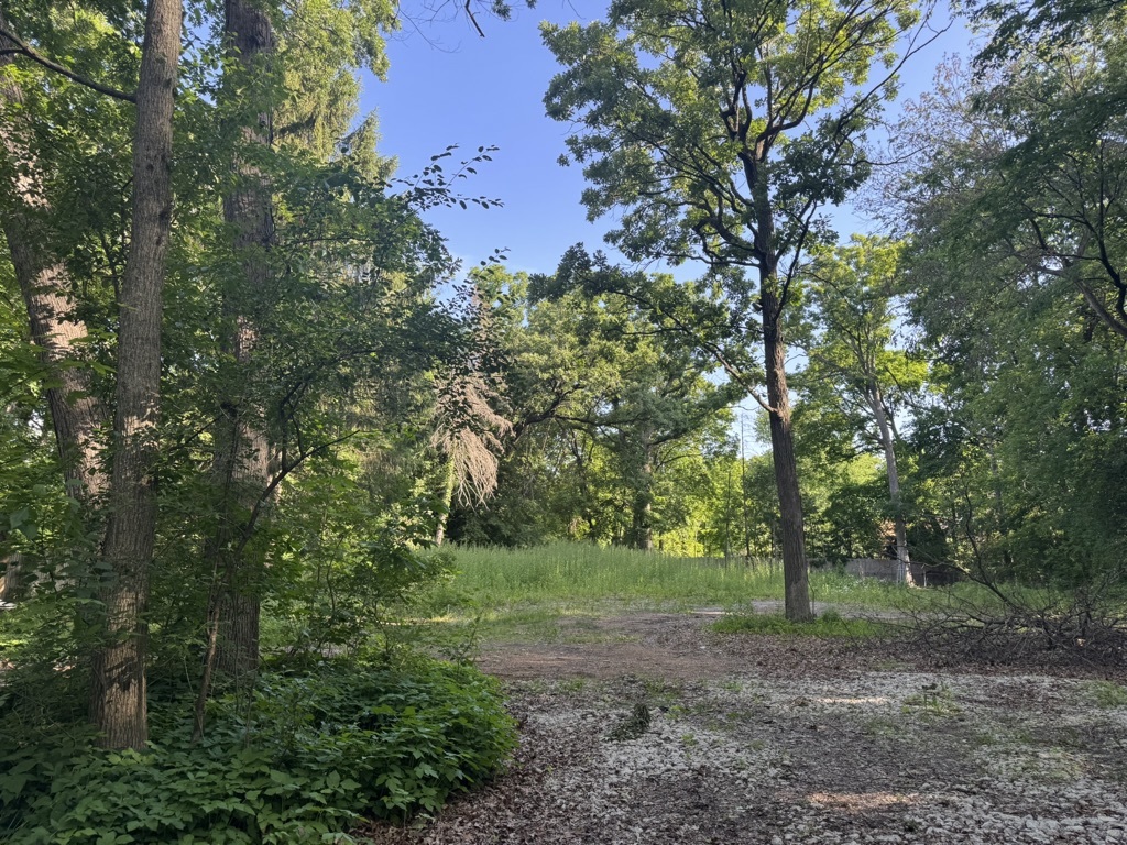 1302 N Green Bay Road