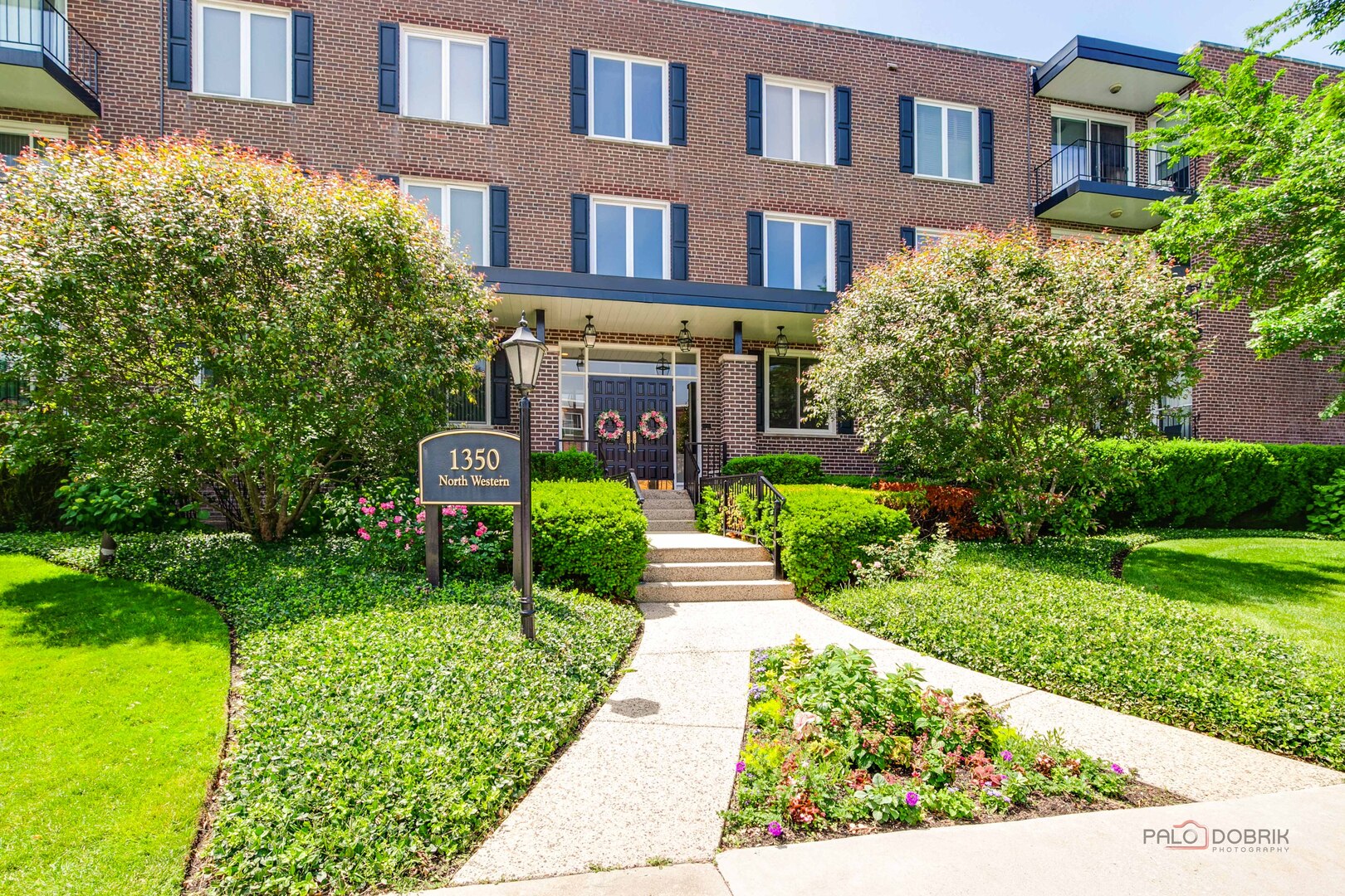 1350 N Western Avenue Unit: 106