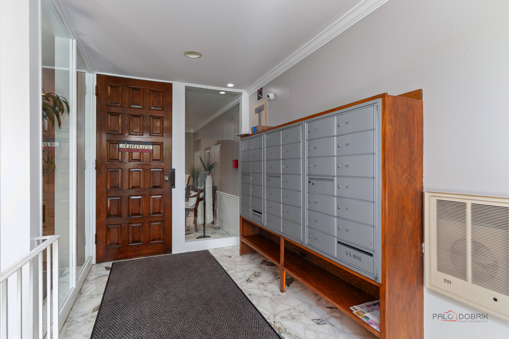 1350 N Western Avenue Unit: 106
