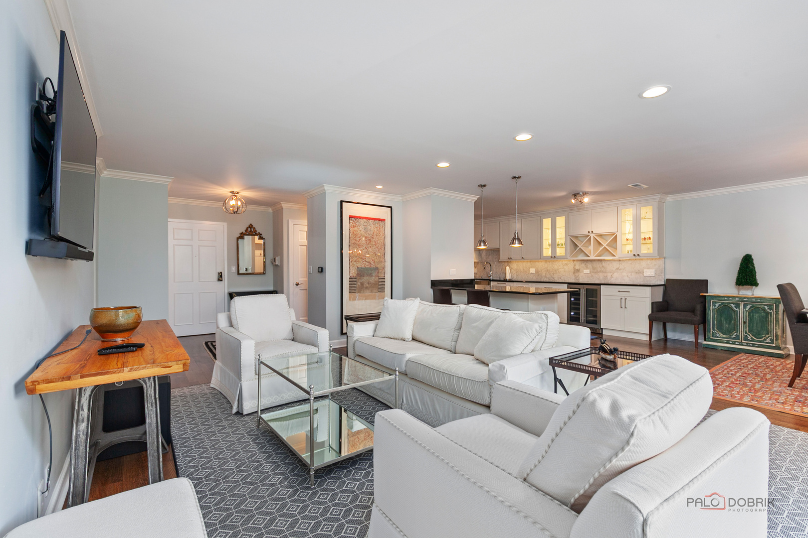 1350 N Western Avenue Unit: 106