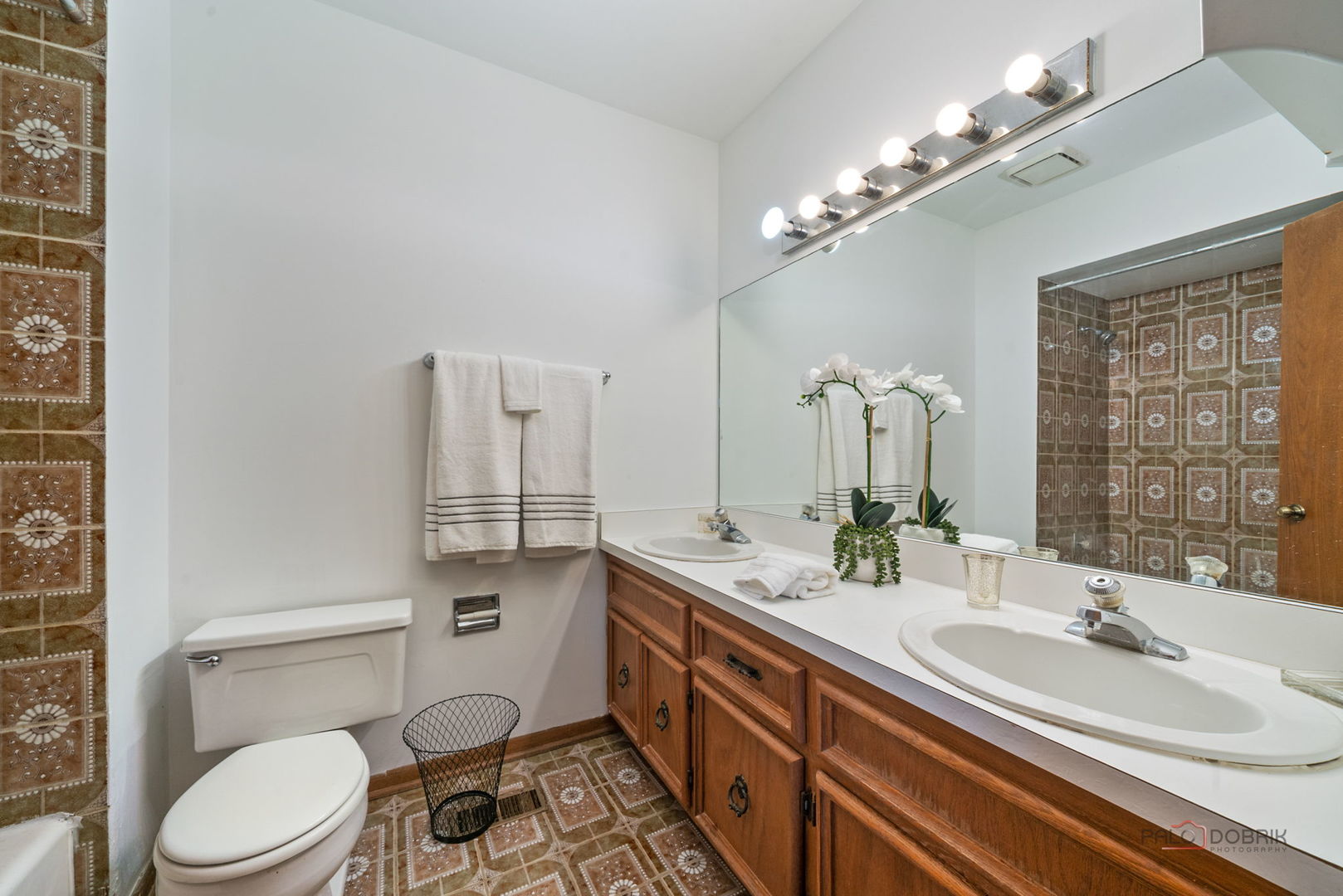 1111 S Waukegan Road Unit: 7