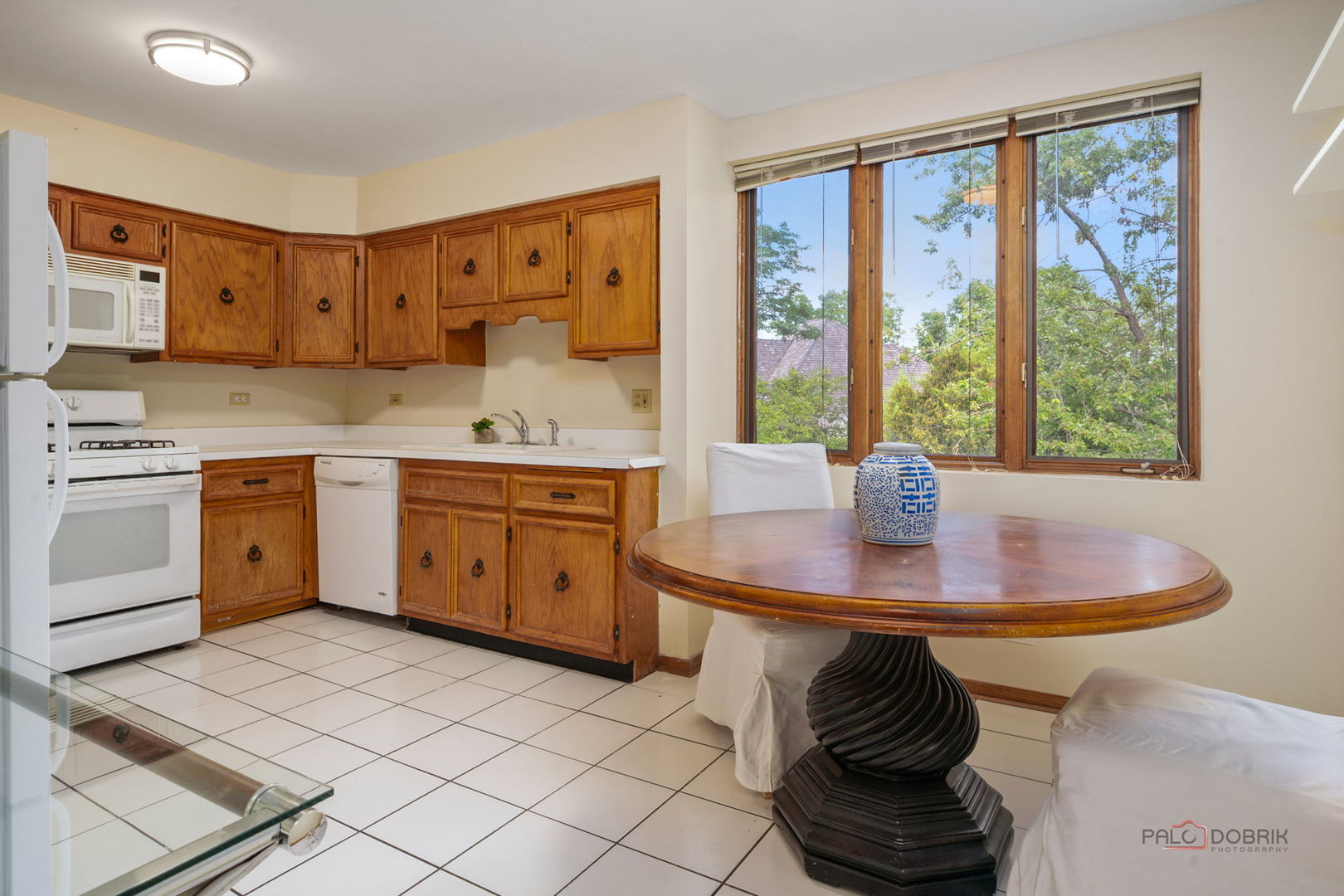 1111 S Waukegan Road Unit: 7