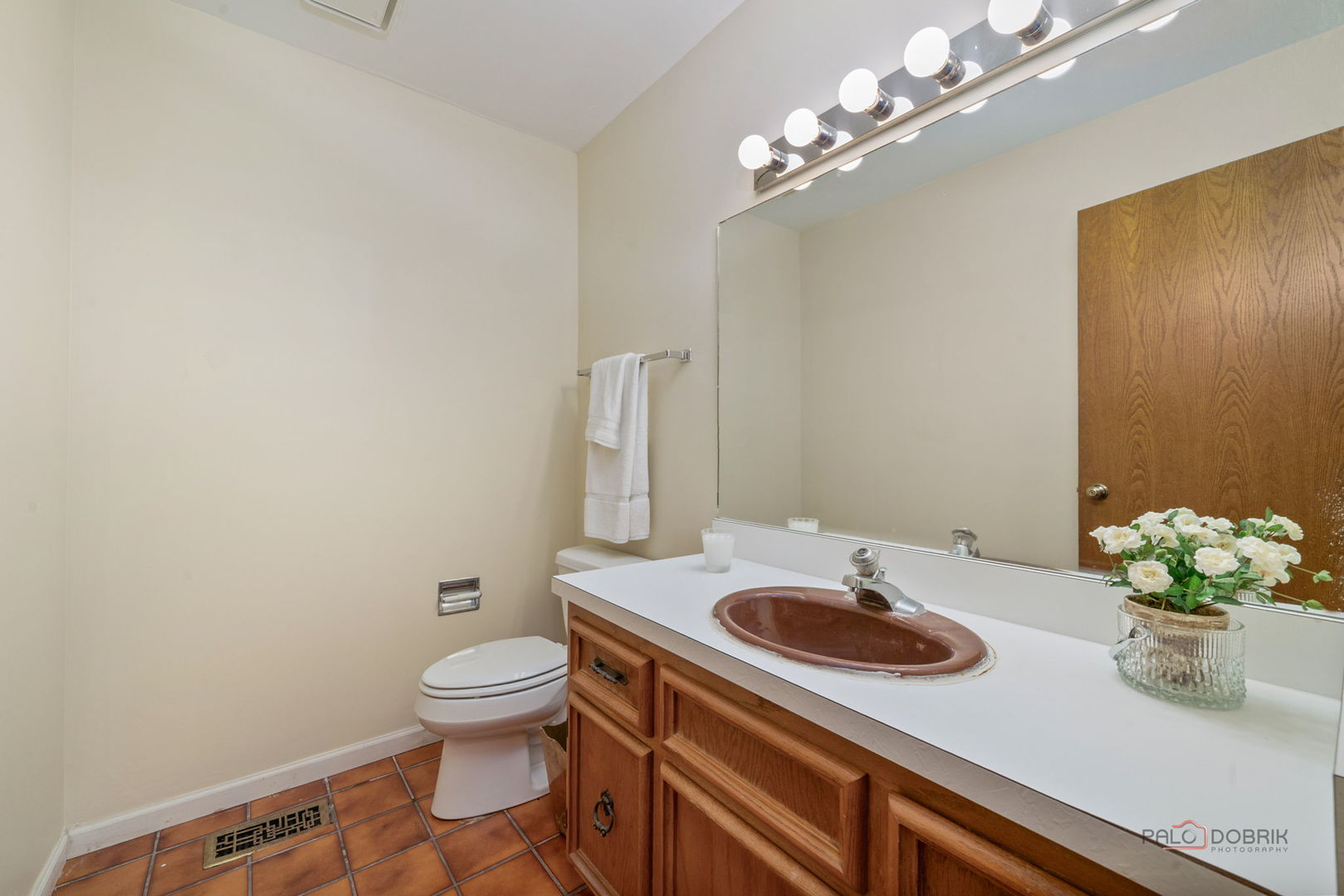 1111 S Waukegan Road Unit: 7