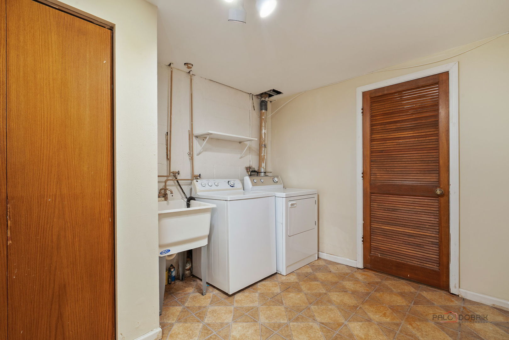 1111 S Waukegan Road Unit: 7