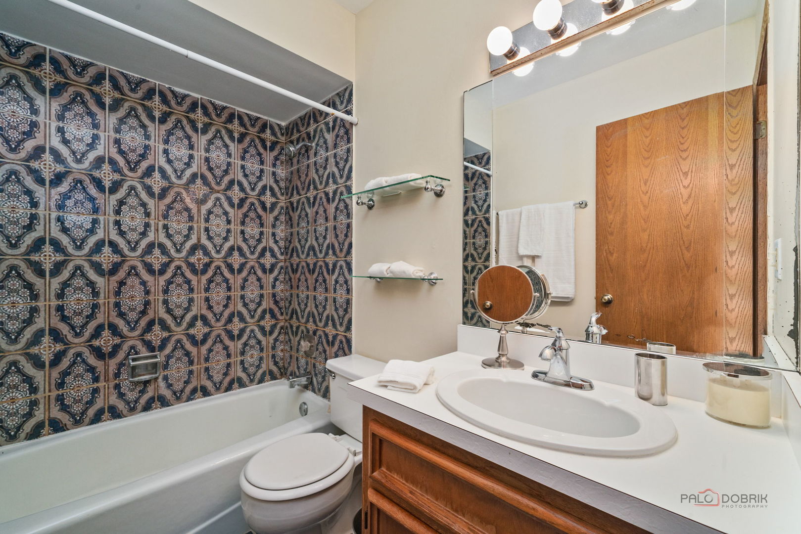 1111 S Waukegan Road Unit: 7