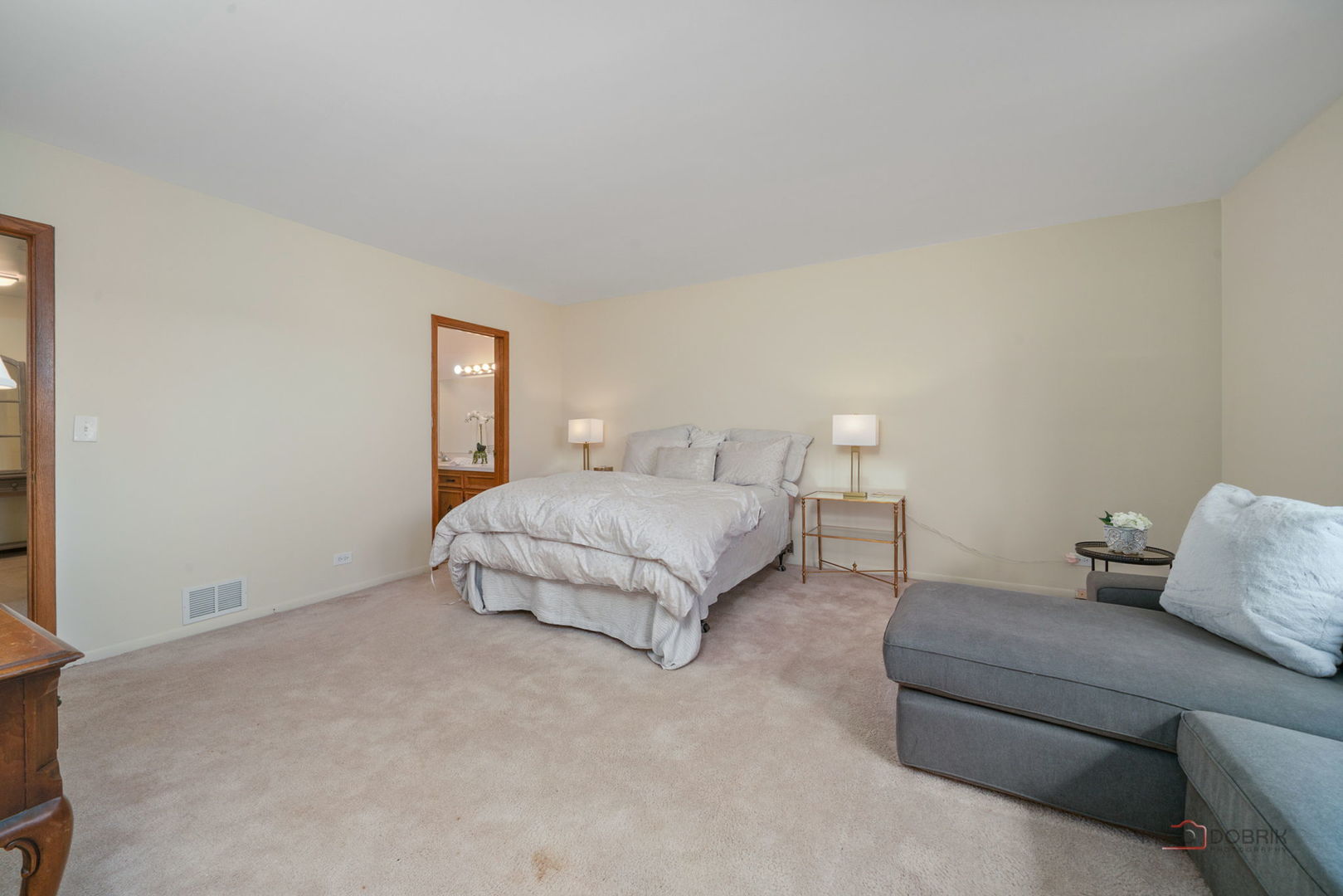 1111 S Waukegan Road Unit: 7