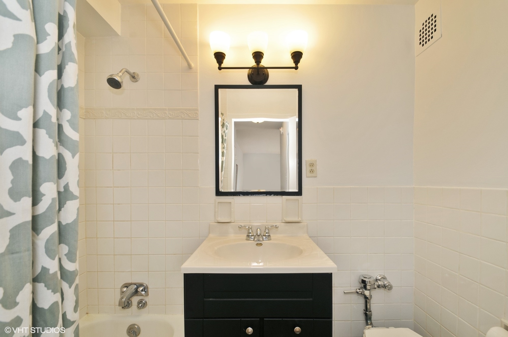 2909 N Sheridan Road Unit: 703