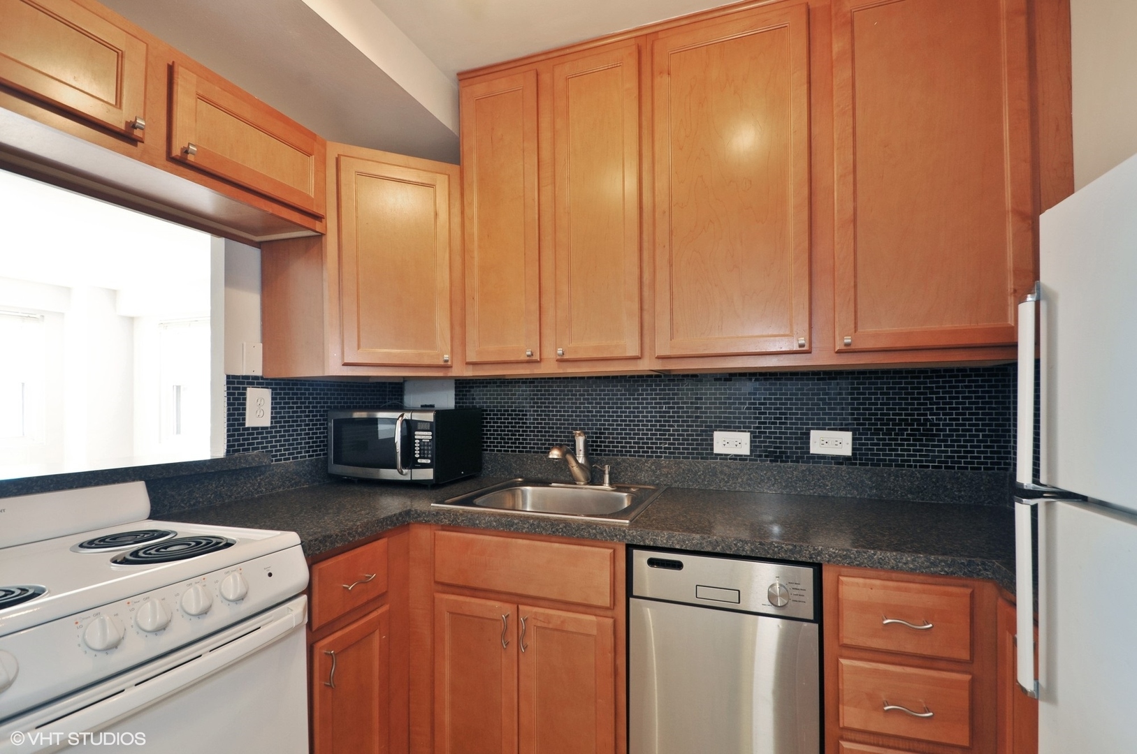 2909 N Sheridan Road Unit: 703