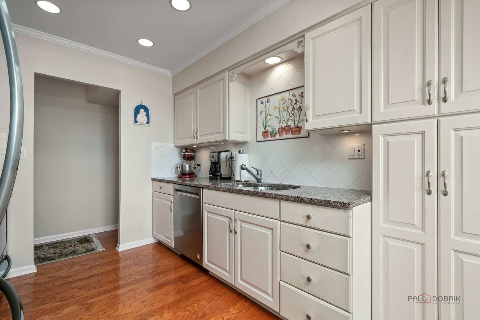 1230 N Western Avenue Unit: 301