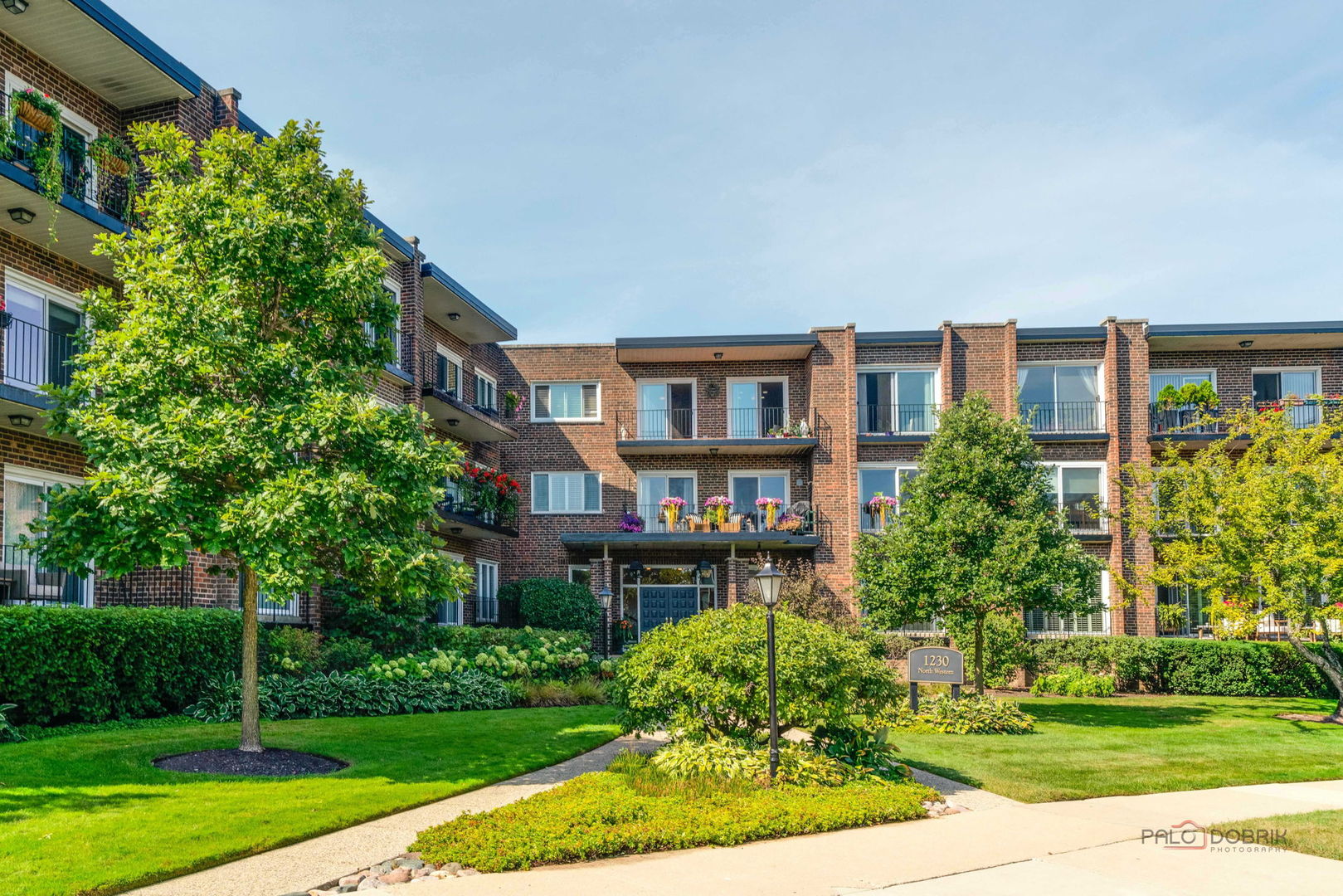 1230 N Western Avenue Unit: 301