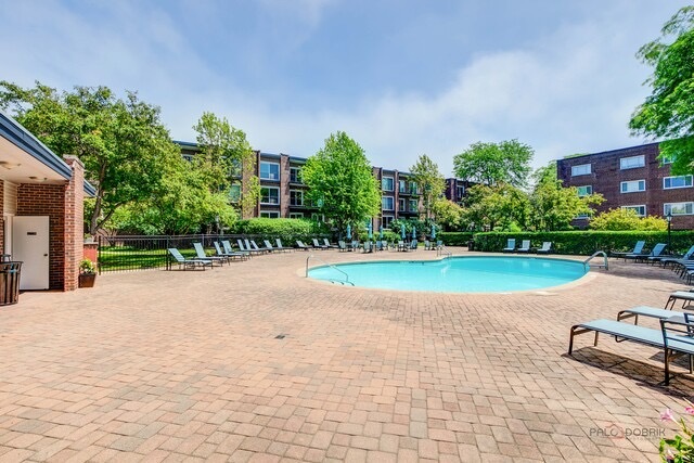 1230 N Western Avenue Unit: 301