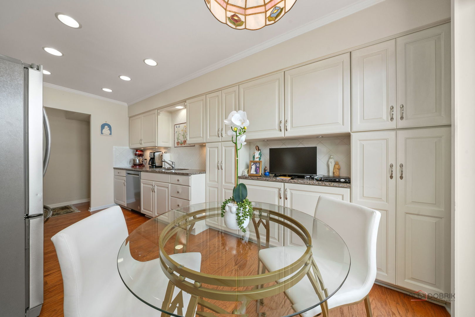 1230 N Western Avenue Unit: 301