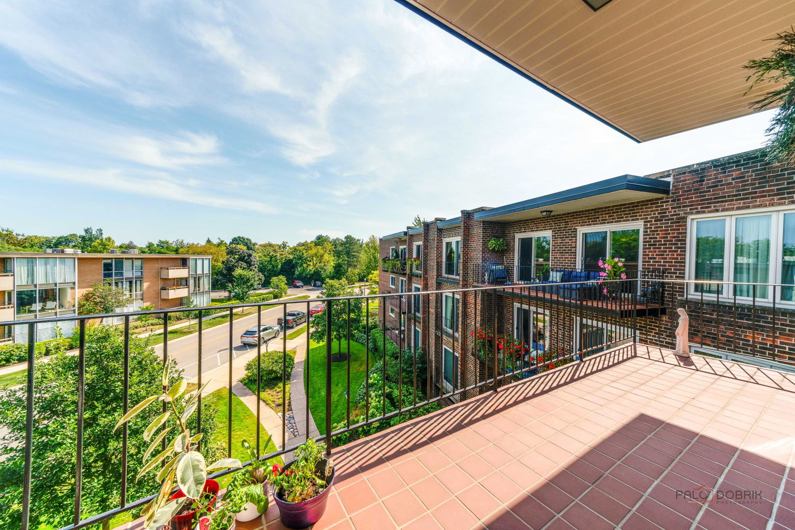 1230 N Western Avenue Unit: 301