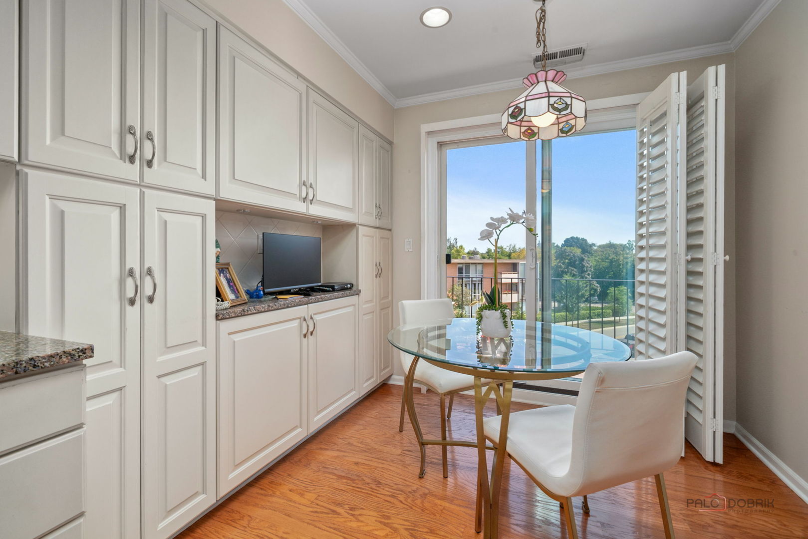 1230 N Western Avenue Unit: 301