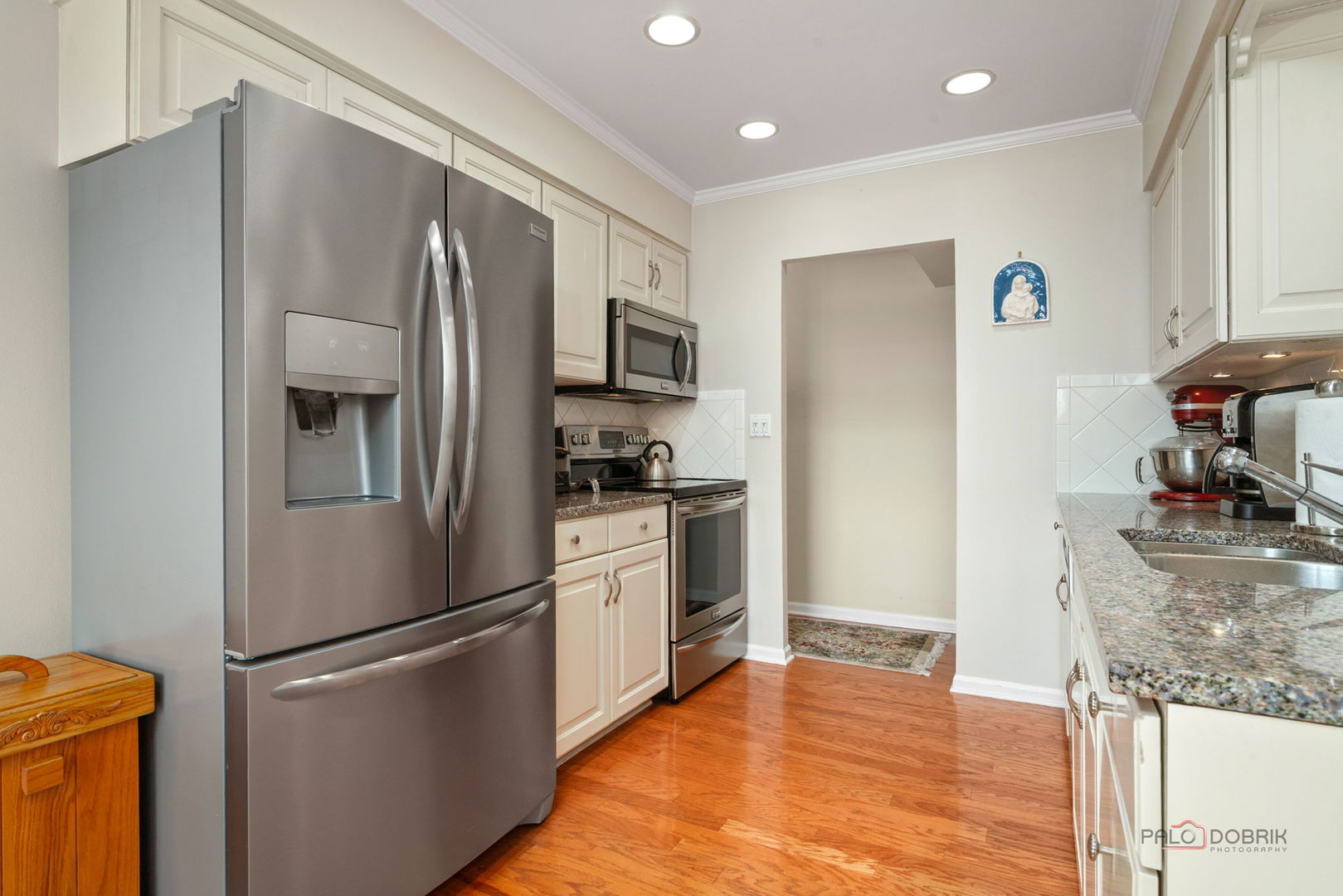 1230 N Western Avenue Unit: 301