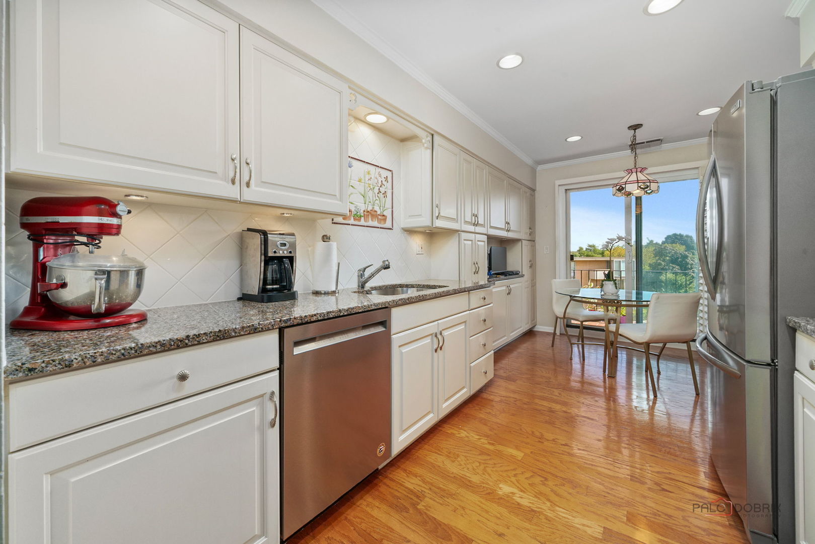 1230 N Western Avenue Unit: 301