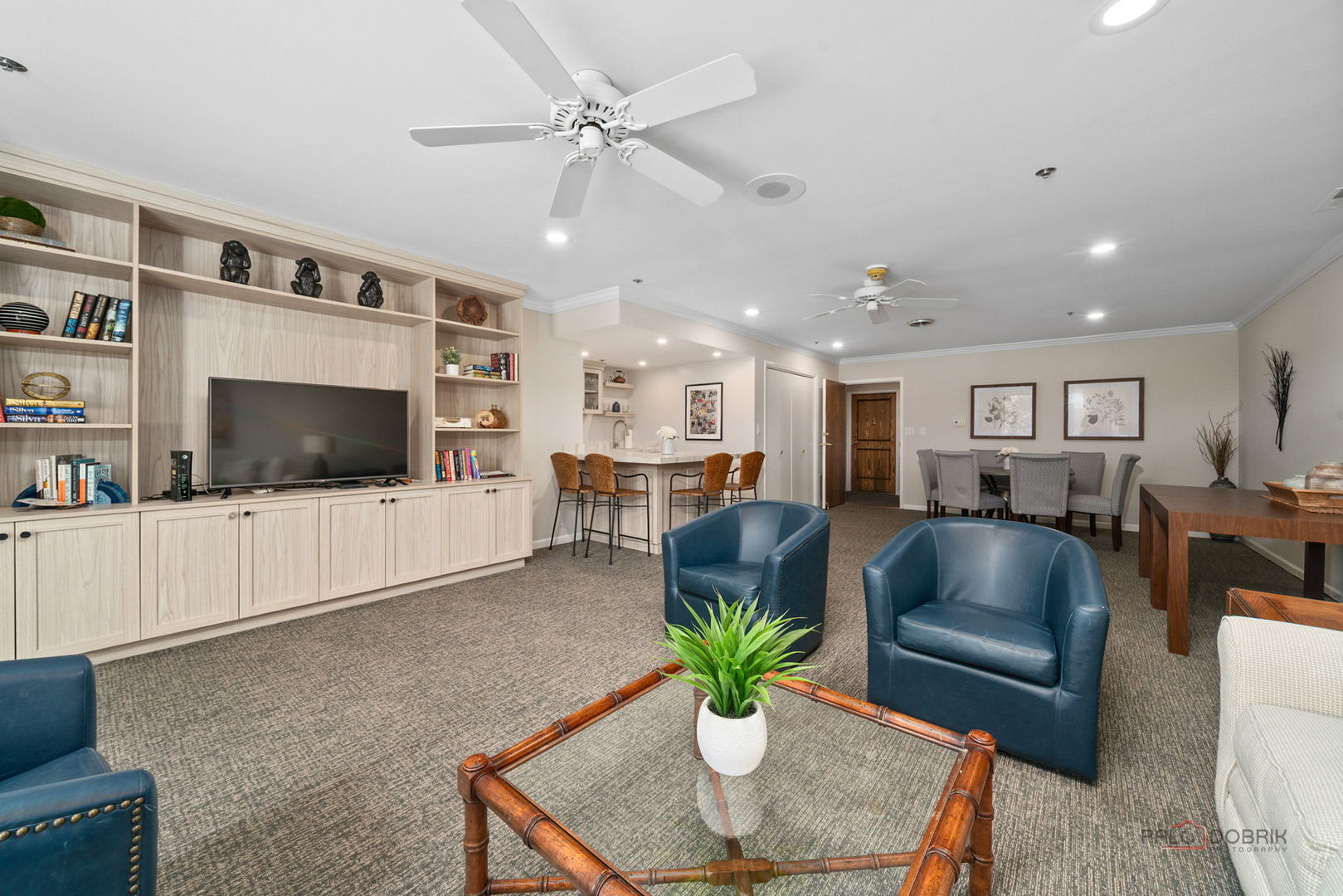 1230 N Western Avenue Unit: 301