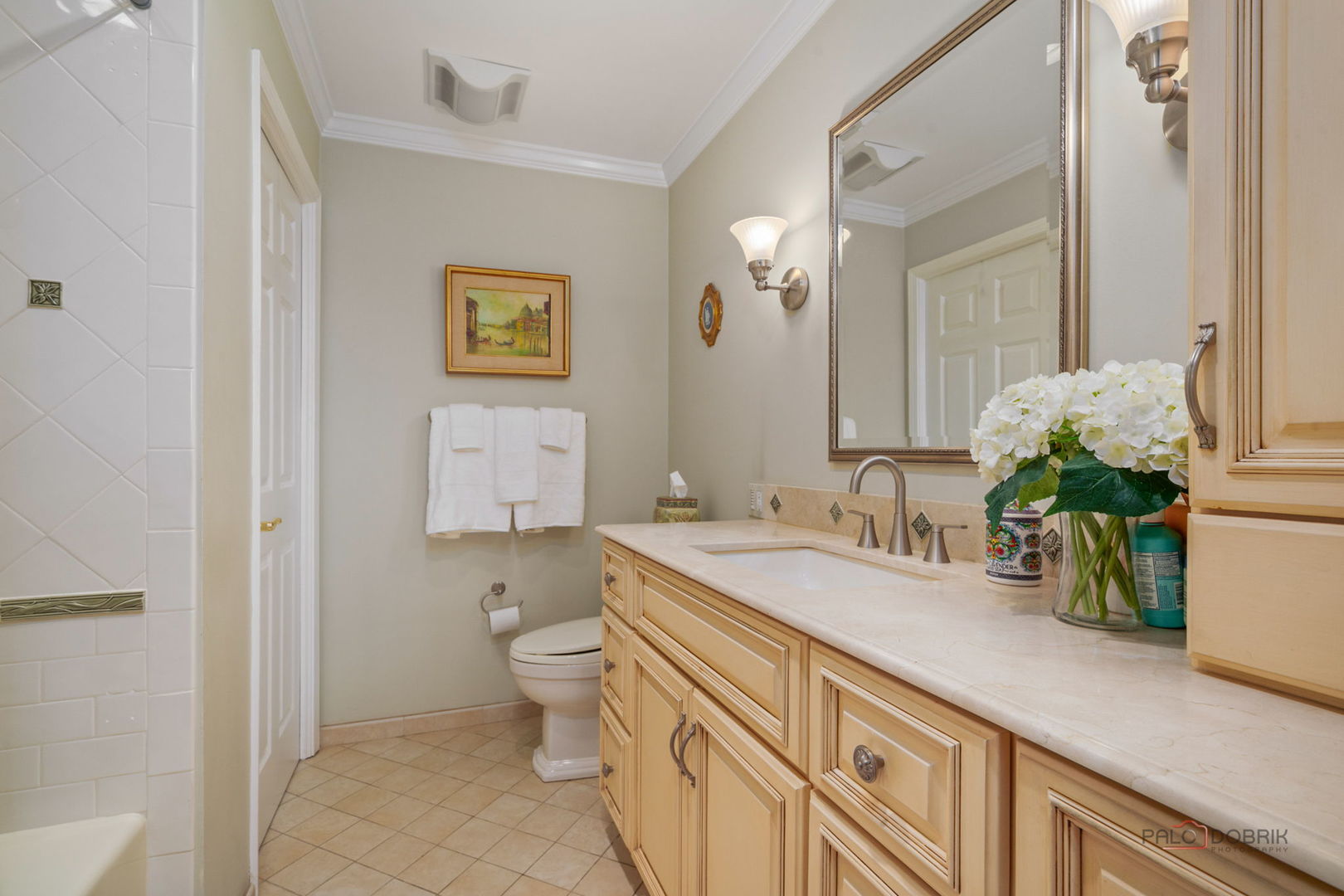 1230 N Western Avenue Unit: 301