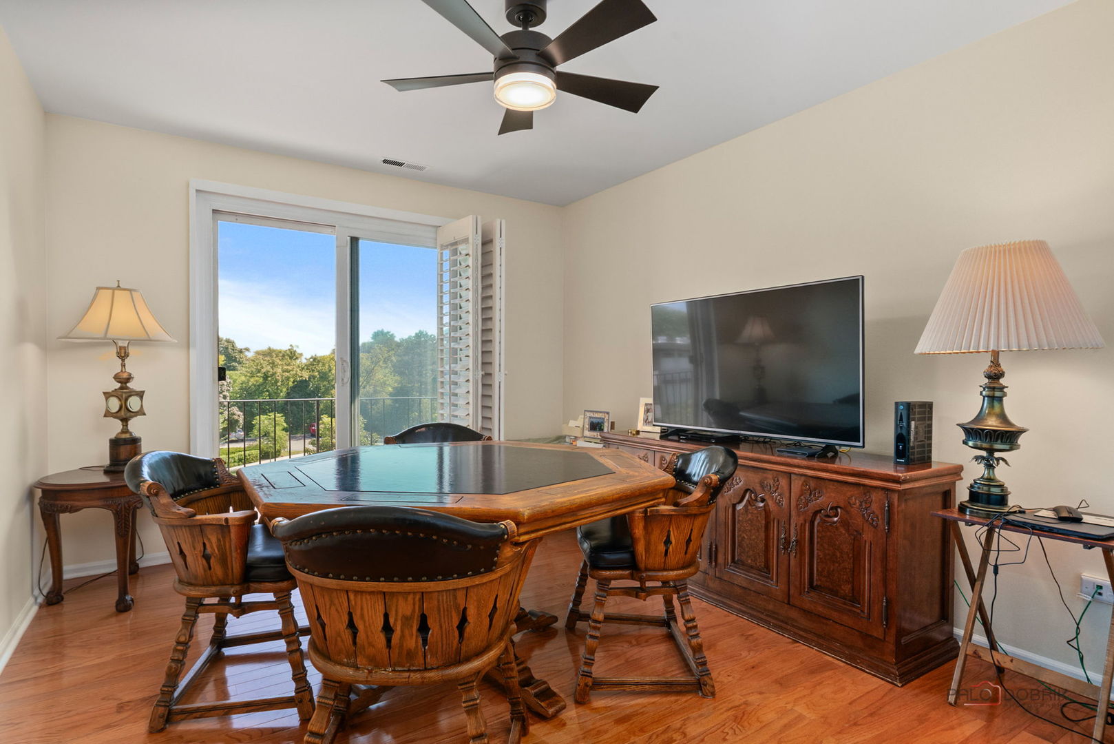 1230 N Western Avenue Unit: 301