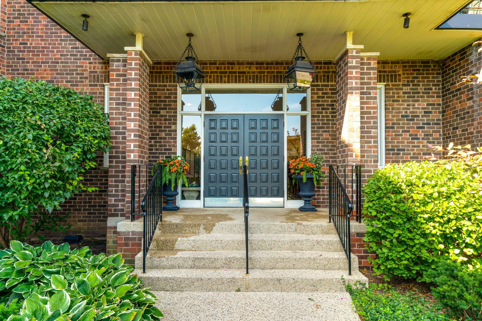 1230 N Western Avenue Unit: 301