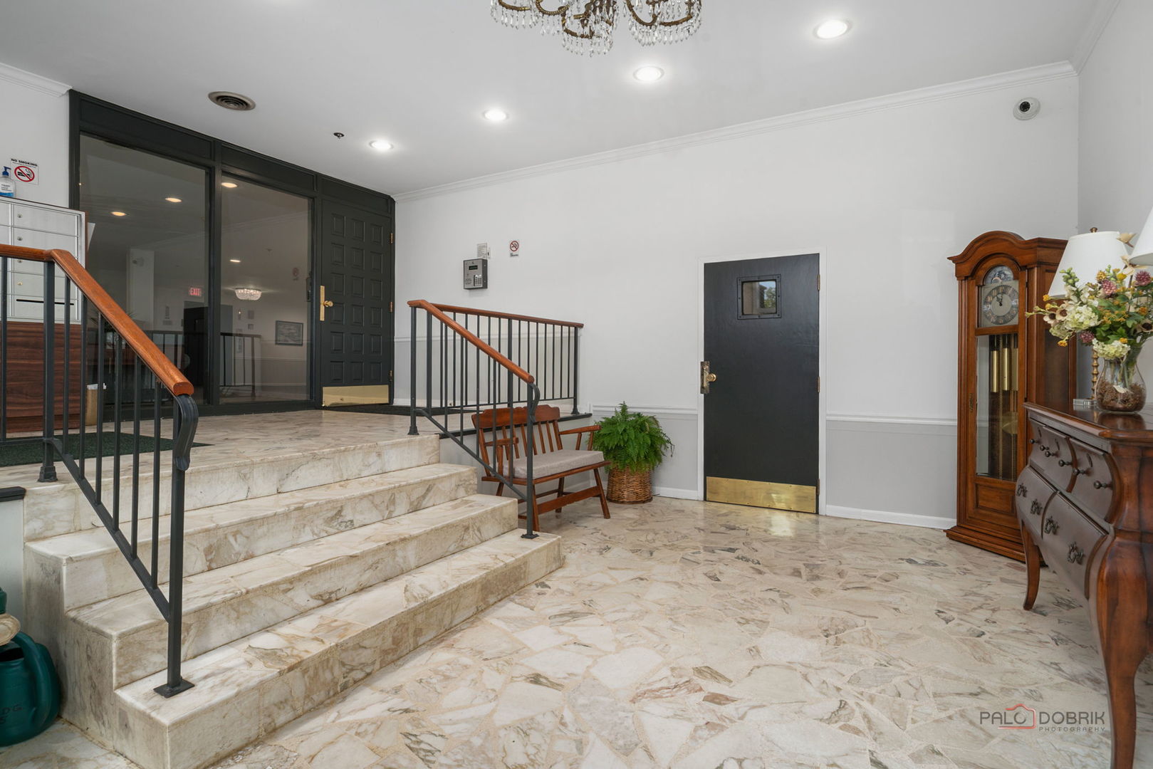 1230 N Western Avenue Unit: 301