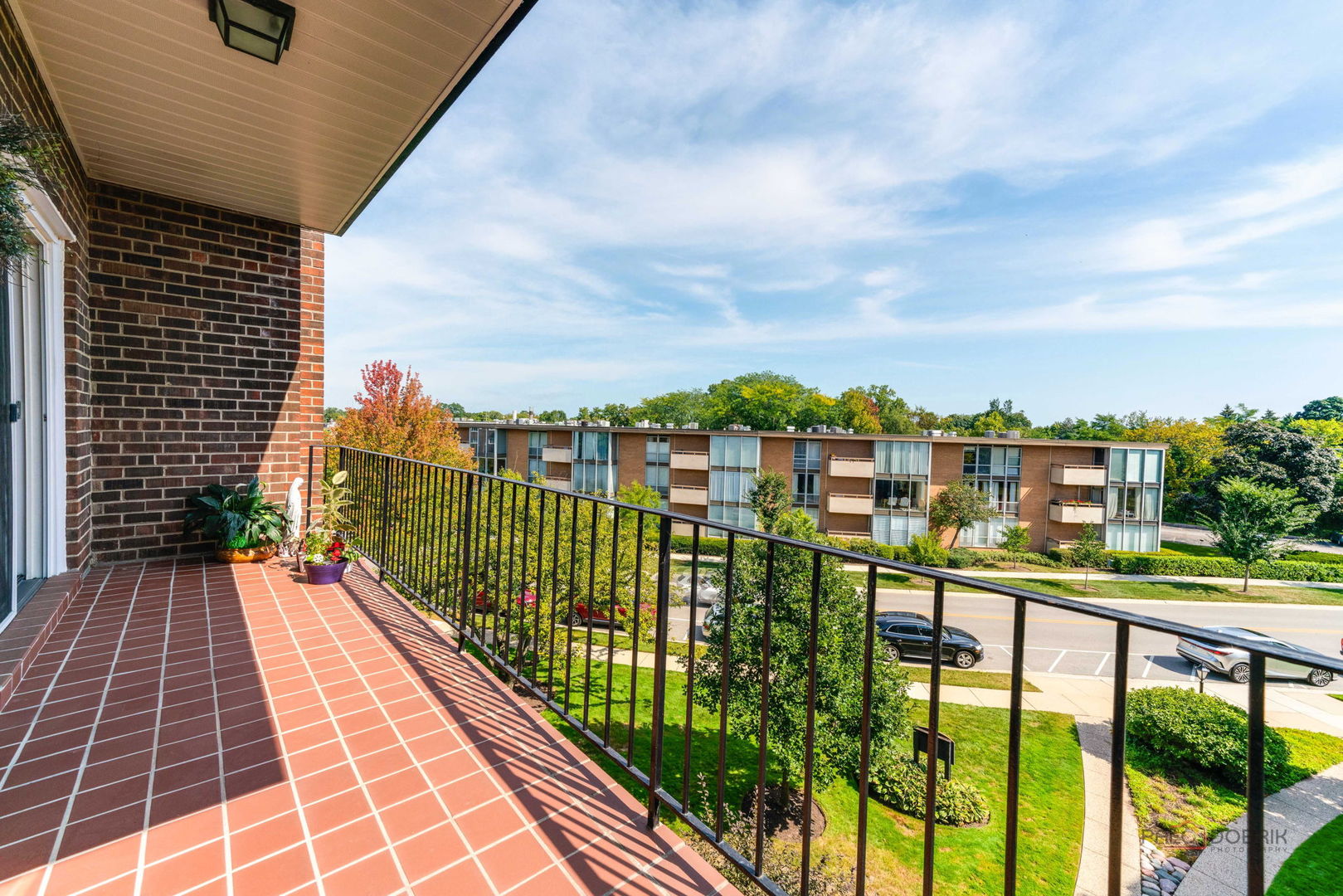 1230 N Western Avenue Unit: 301