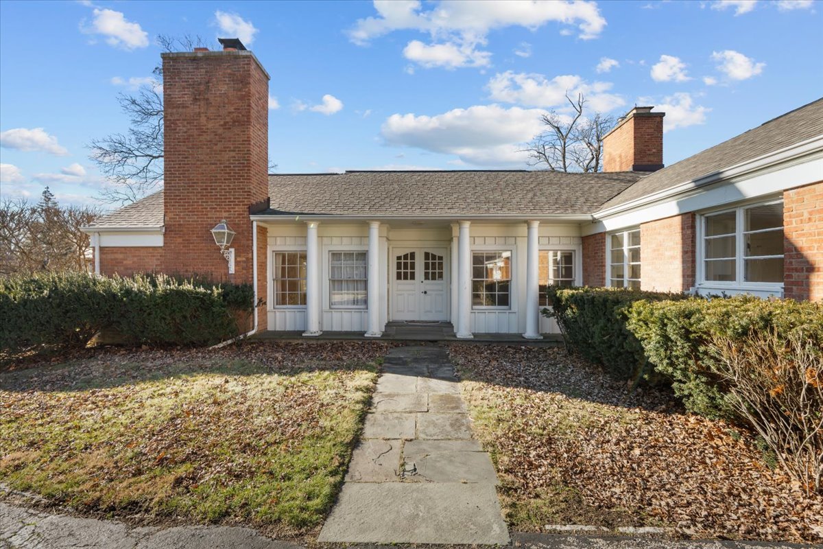 262 E Foster Place