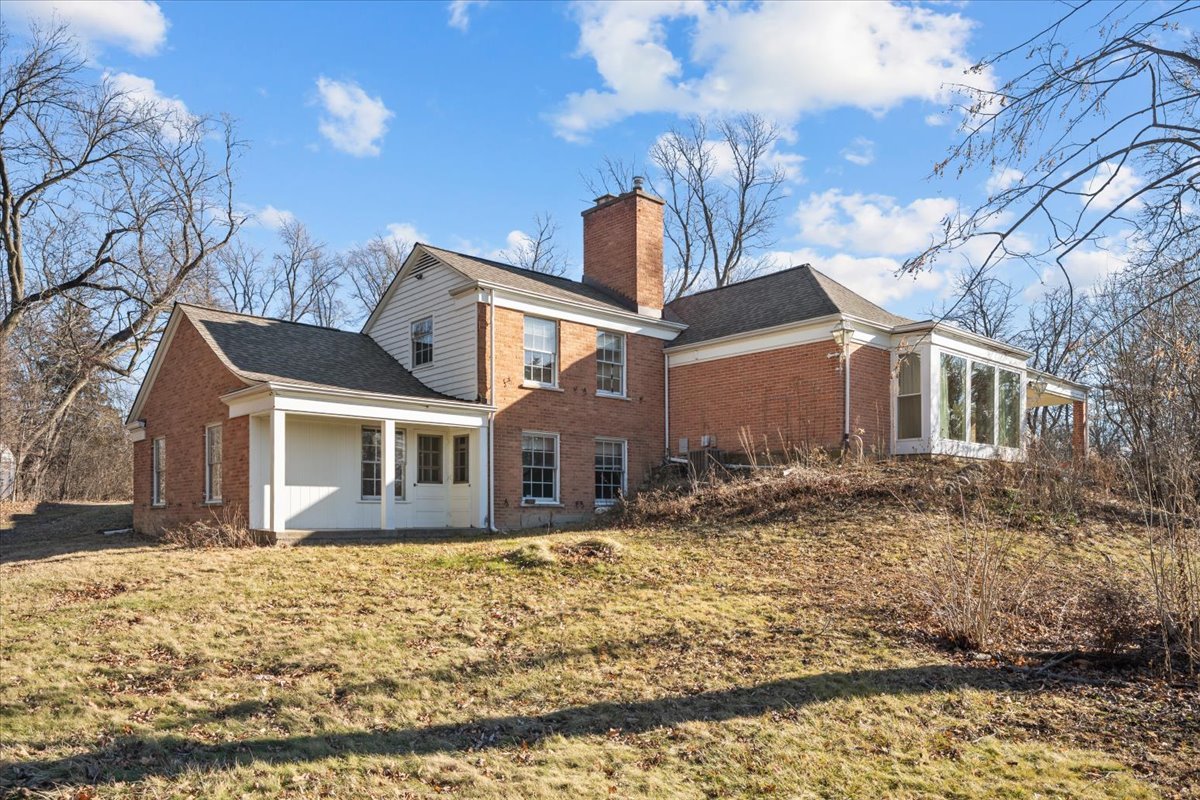 262 E Foster Place