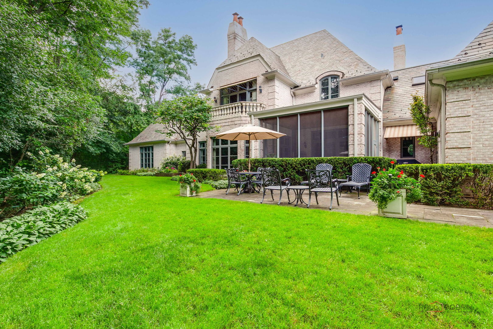 1271 N Green Bay Road