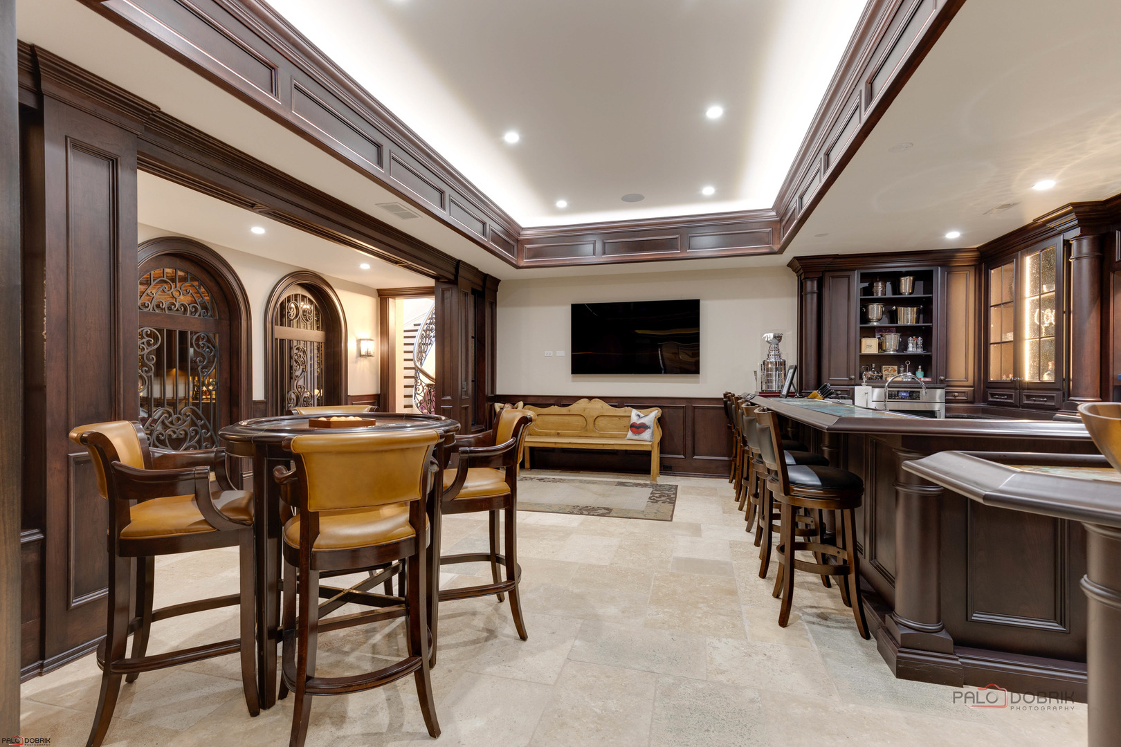 595 Circle Lane