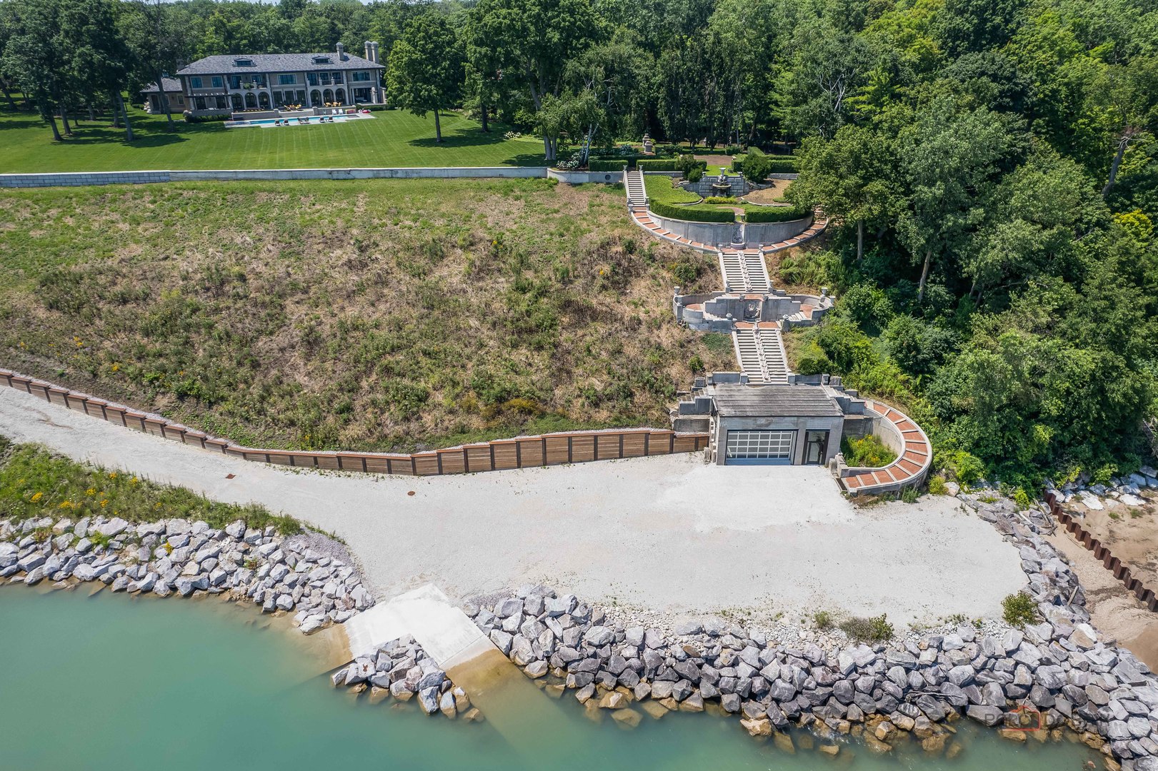 595 Circle Lane