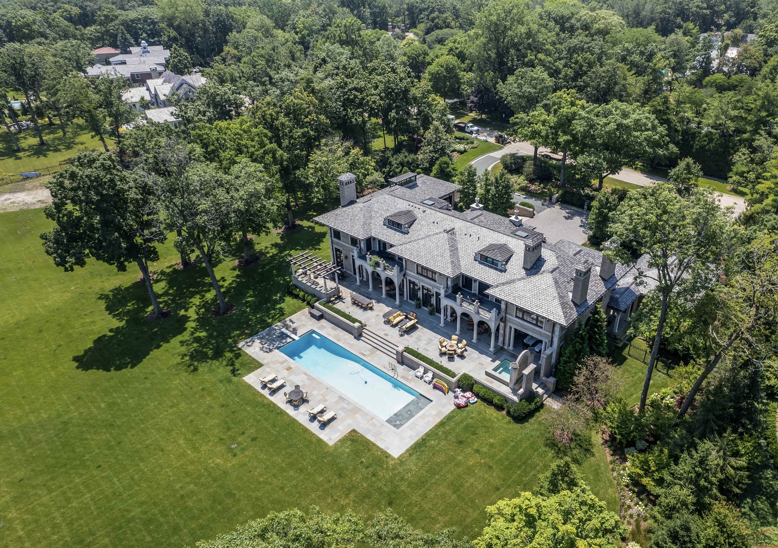 595 Circle Lane