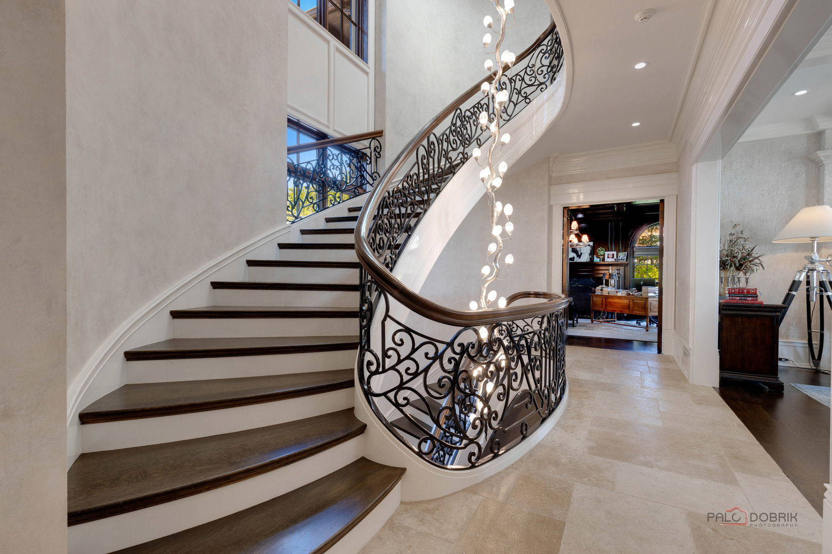 595 Circle Lane