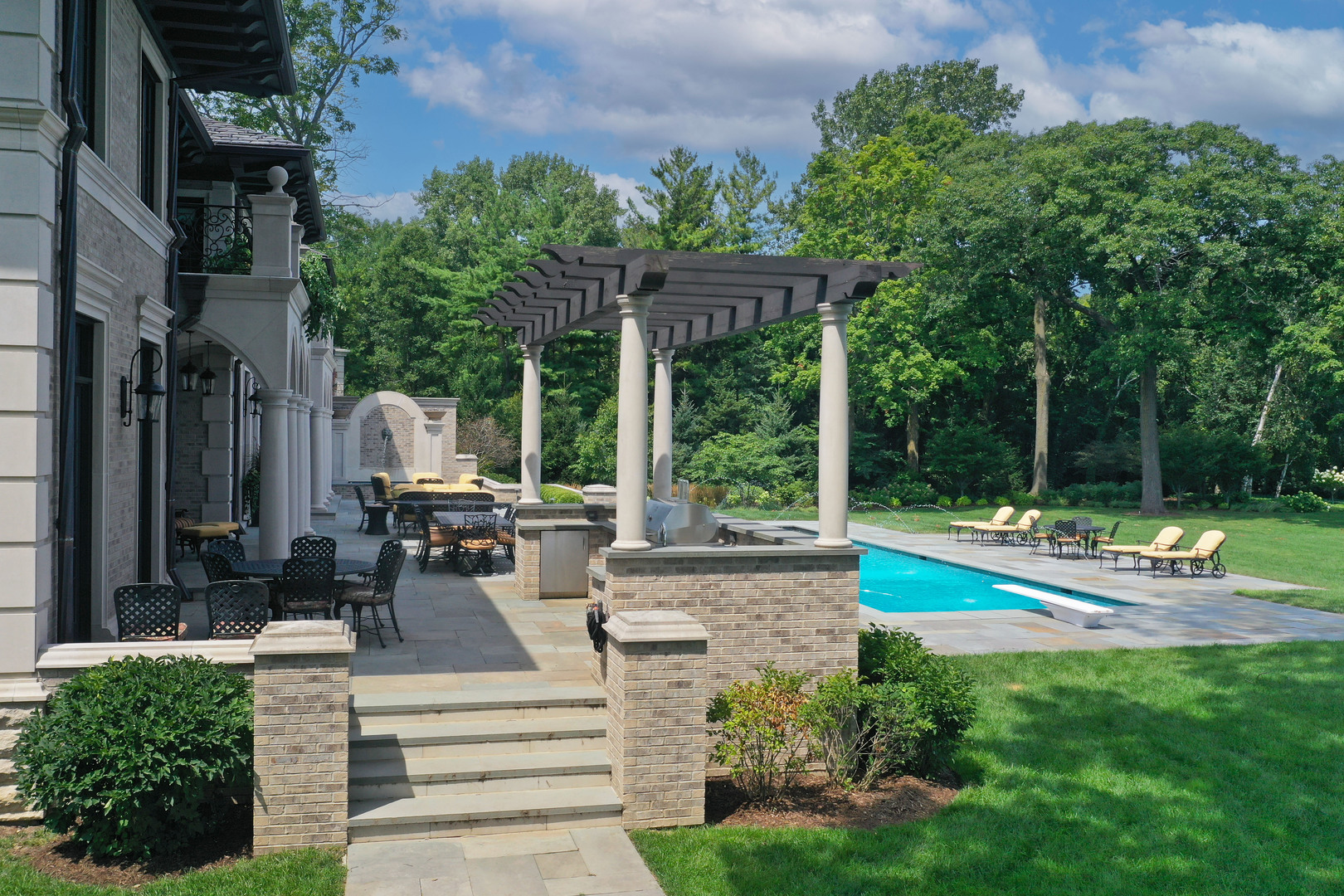 595 Circle Lane