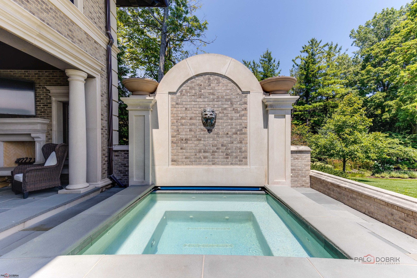 595 Circle Lane