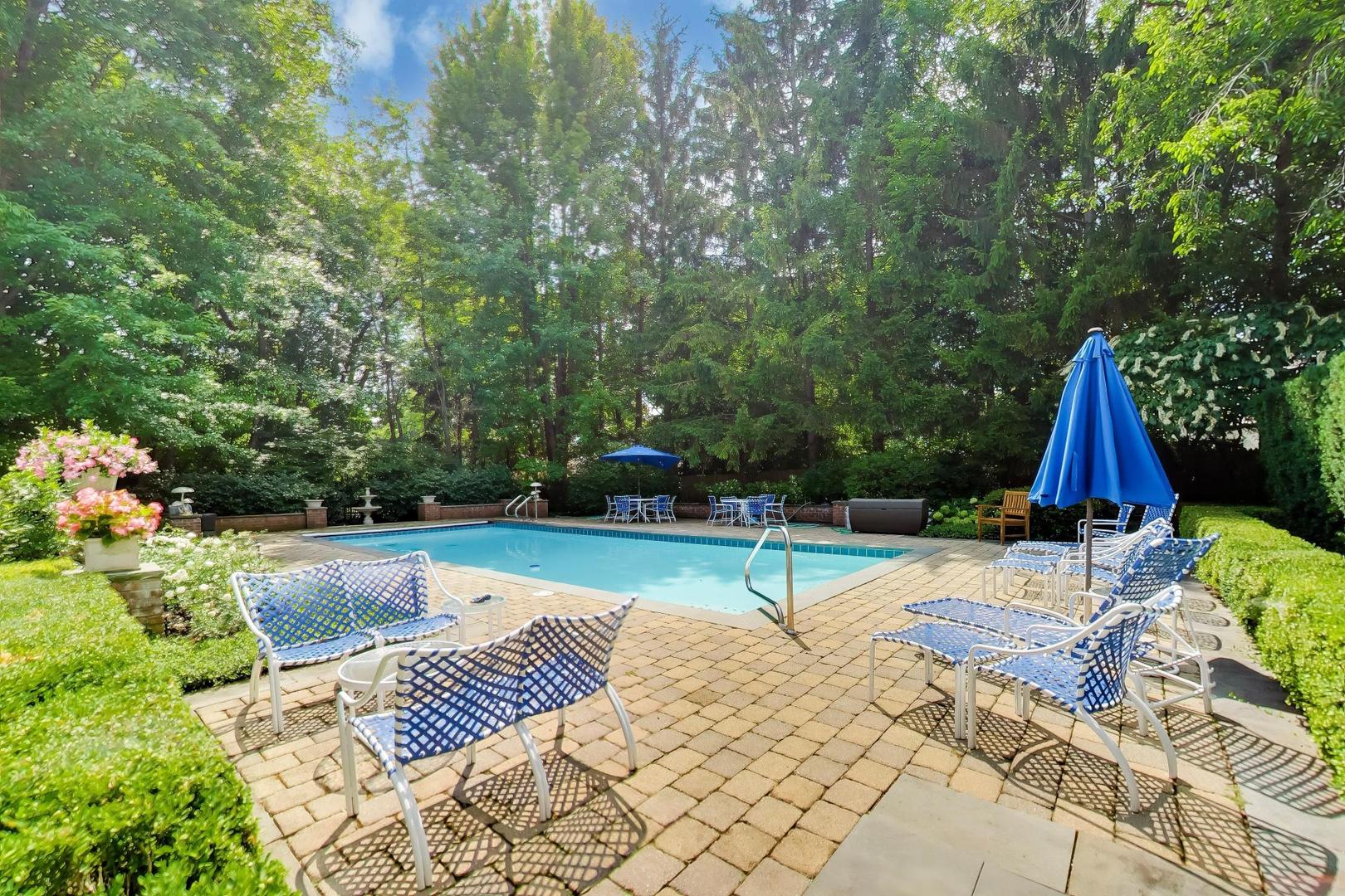 197 N Green Bay Road