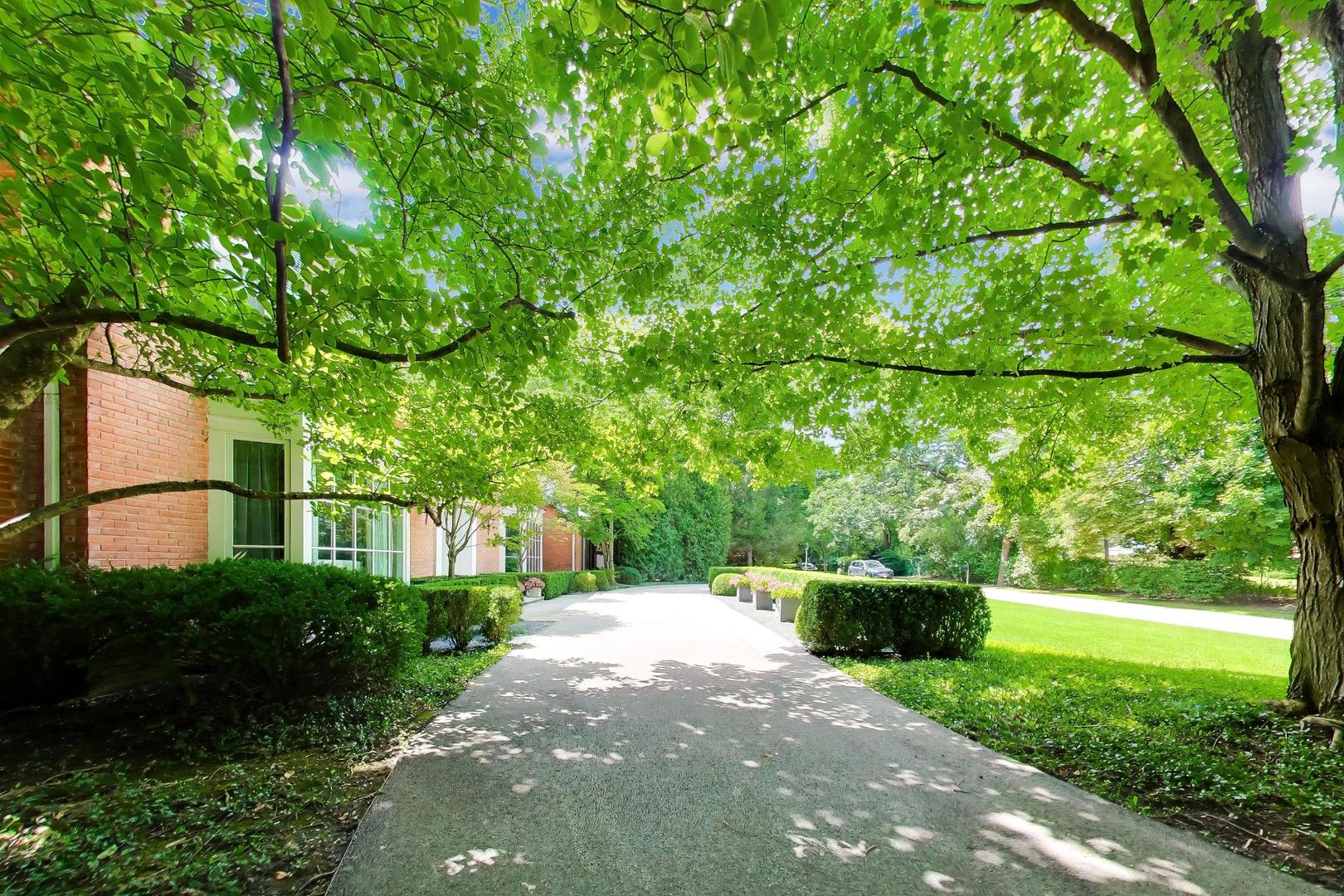 197 N Green Bay Road