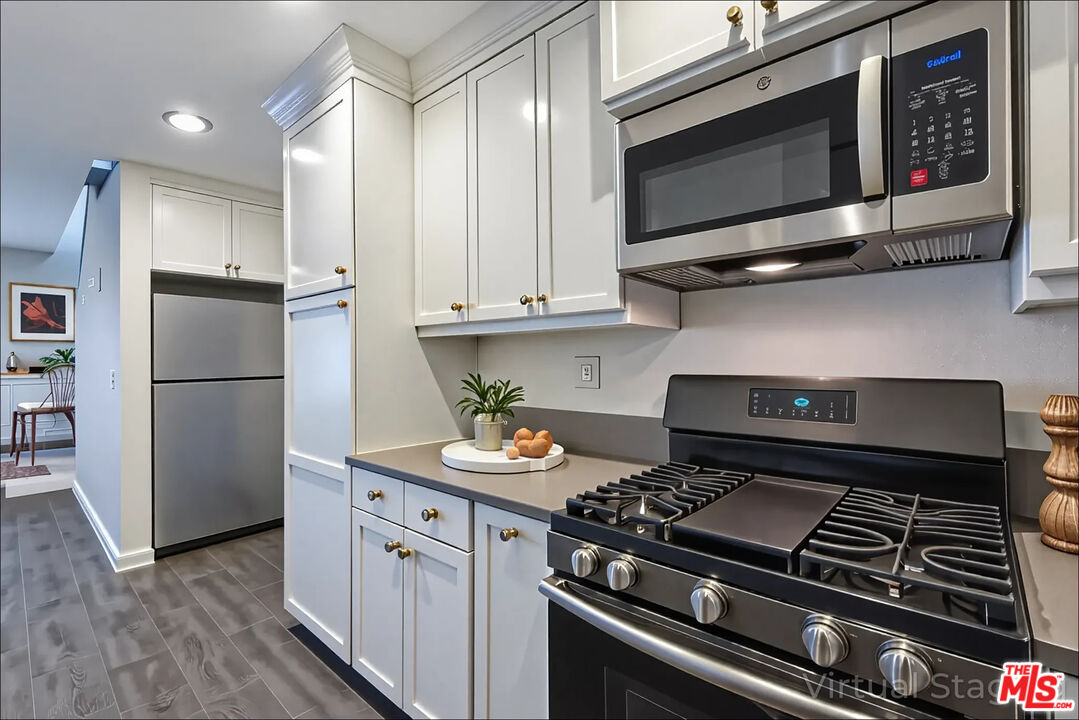 2020 W 23rd St Unit: 18
