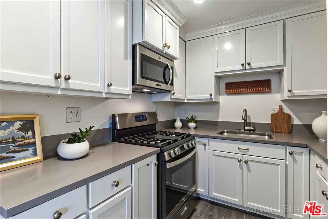 2020 W 23rd St Unit: 18