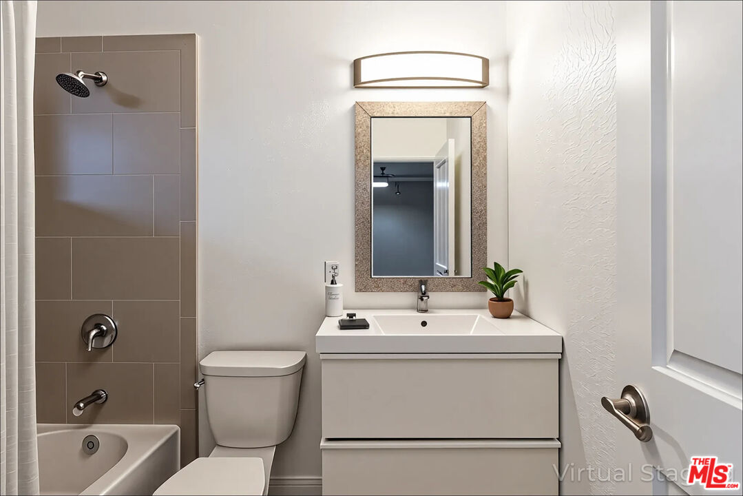 2020 W 23rd St Unit: 18