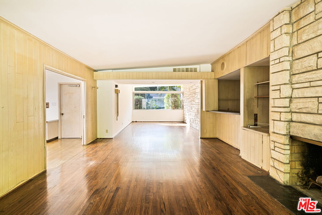 820 Leonard Rd
