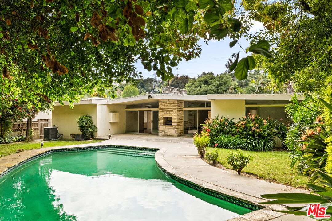 820 Leonard Rd