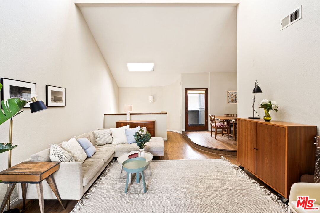 4336 Babcock Ave Unit: 103