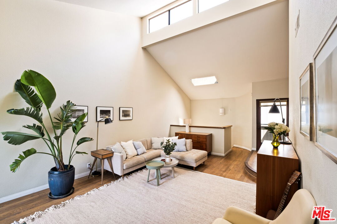 4336 Babcock Ave Unit: 103