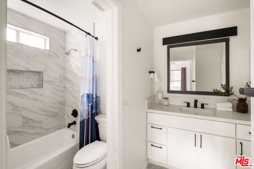 340 E 20th St Unit: A1