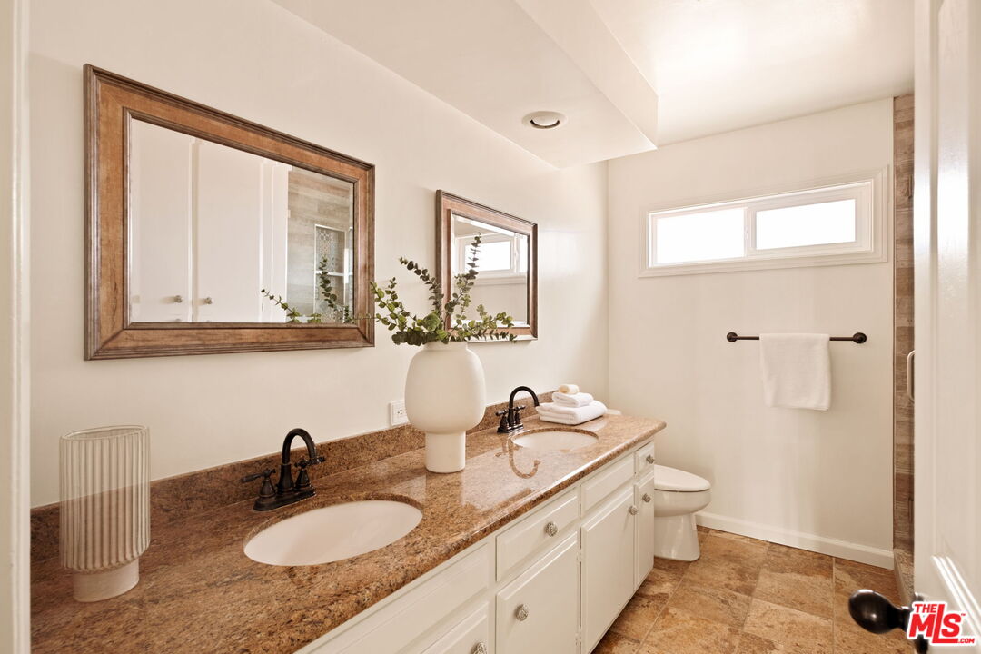 5446 Tyrone Ave