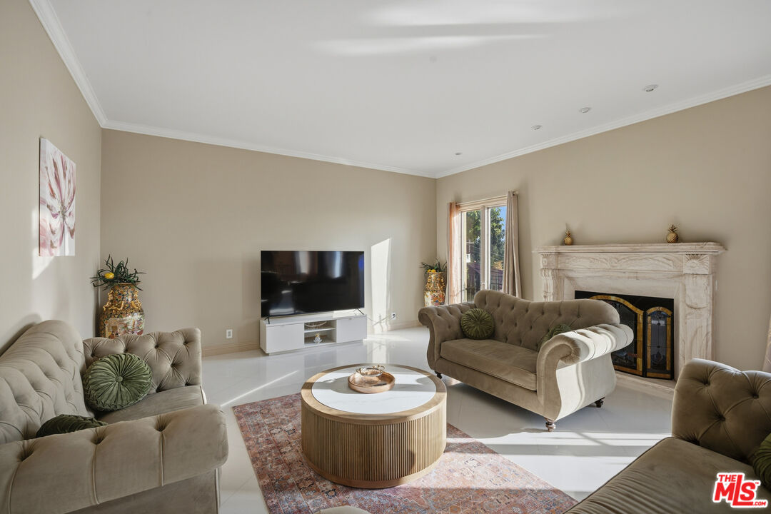 1663 Vista Dr