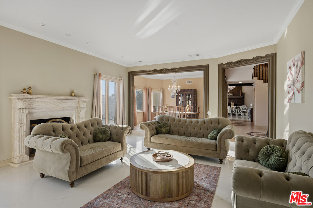 1663 Vista Dr